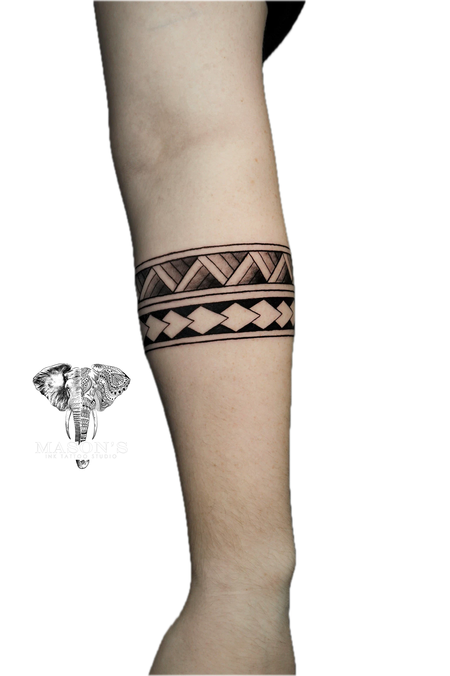 Polynesian Tattoo Design: Geometric pattern band tattoo on the calf